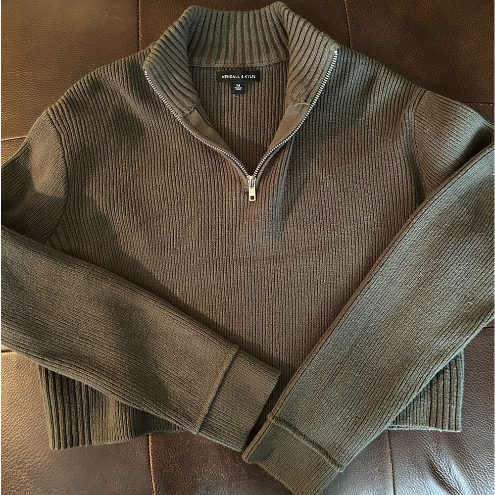 ‼️‼️SOLD‼️‼️Kendall and Kylie crop top sweater
